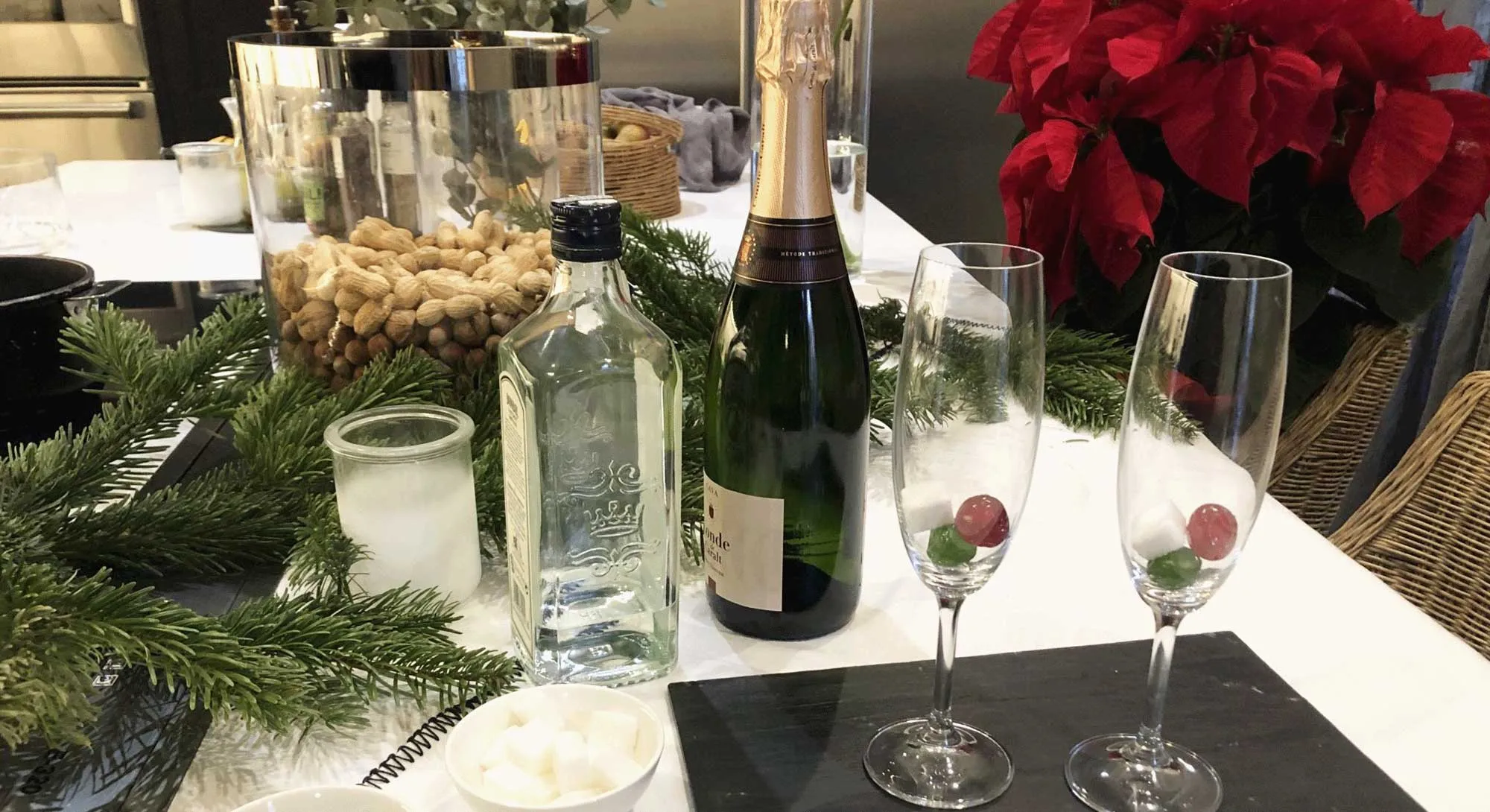 Un cóctel de bienvenida sencillo y colorido para estas Navidades