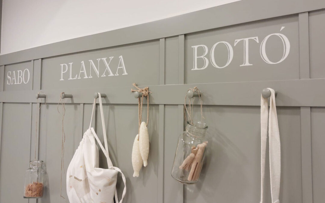 Un espai integral per a rentar, planxar i guardar els estris i productes de neteja